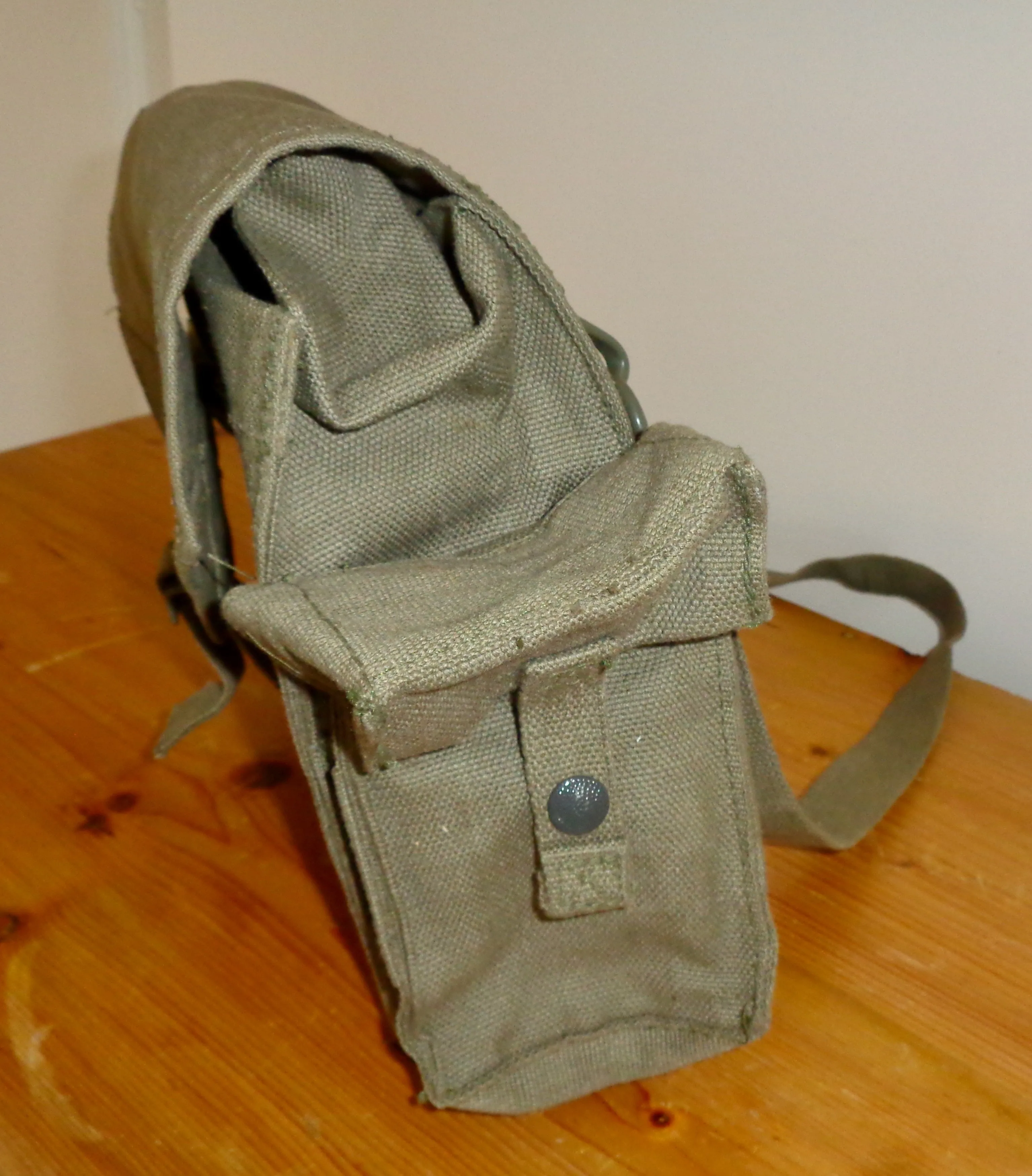 Vintage Military Canvas Shoulder Bag in Khaki Green With Side Pockets